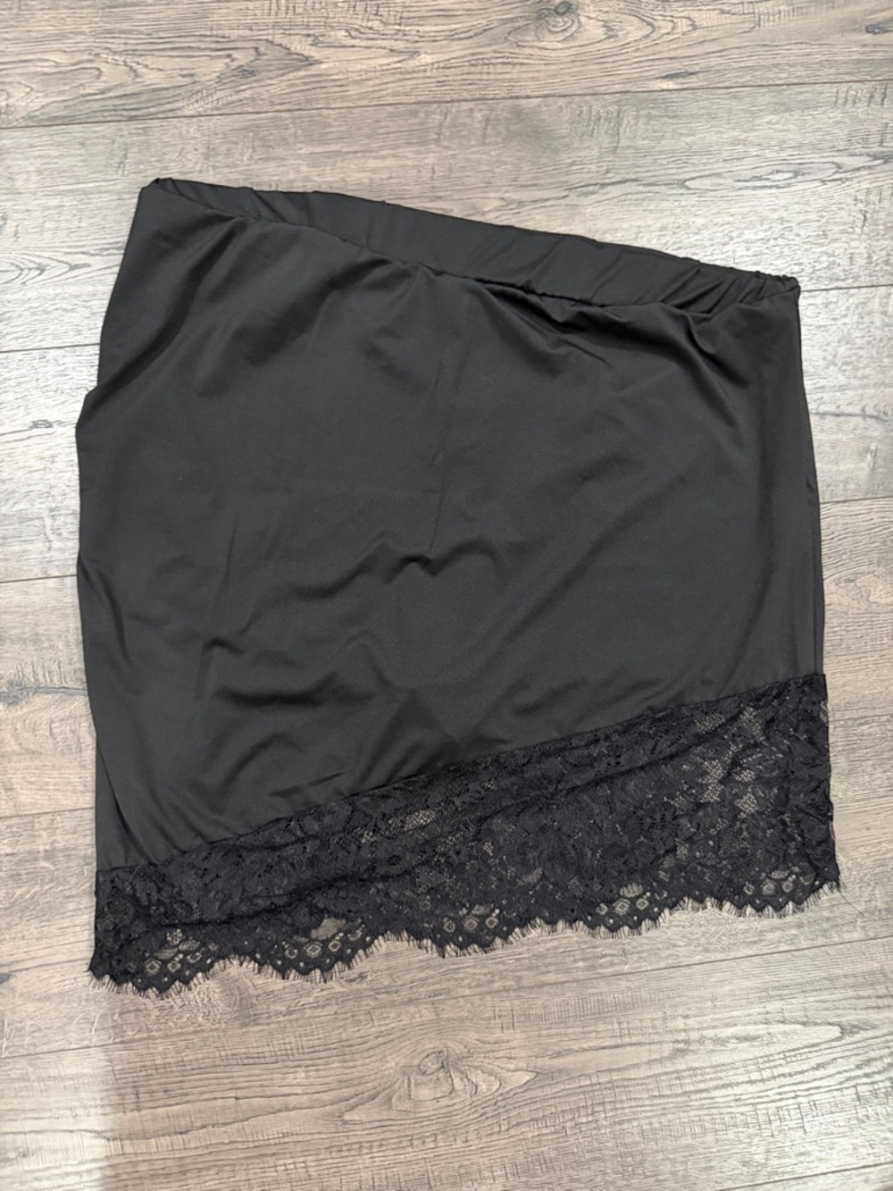 SHEIN Black Asymmetrical Lace Trim Mini Skirt